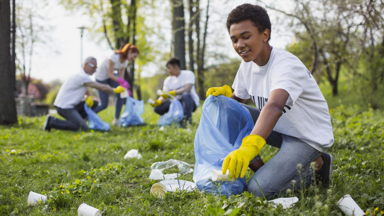 Good Green Deeds: How to Organize a Community Clean Up